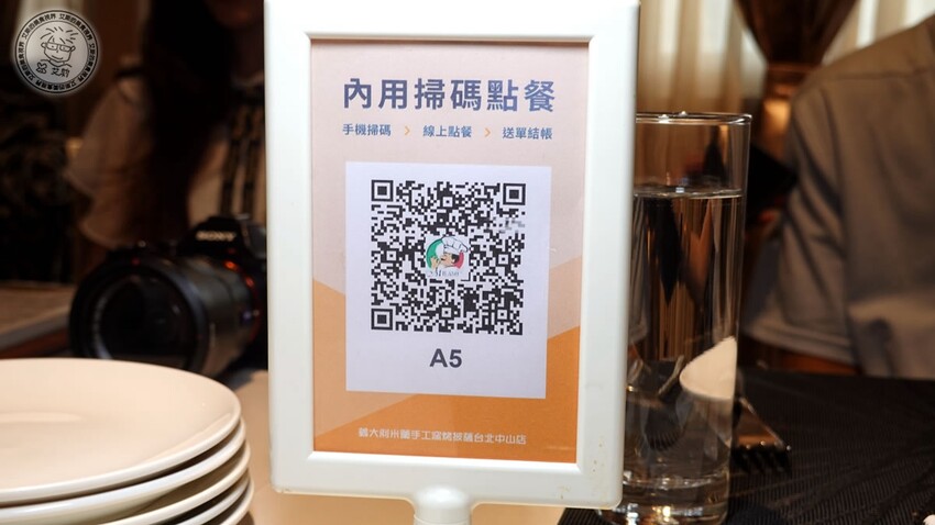 【 米蘭炸雞 】（再訪）我心目中排前三名的炸雞，皮脆肉嫩多汁很久不吃真的會想念．還有特級俄羅斯白鱘魚子