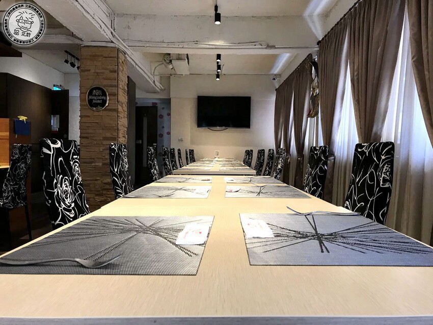 【 米蘭炸雞 】（再訪）我心目中排前三名的炸雞，皮脆肉嫩多汁很久不吃真的會想念．還有特級俄羅斯白鱘魚子