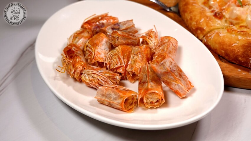 【 米蘭炸雞 】（再訪）我心目中排前三名的炸雞，皮脆肉嫩多汁很久不吃真的會想念．還有特級俄羅斯白鱘魚子