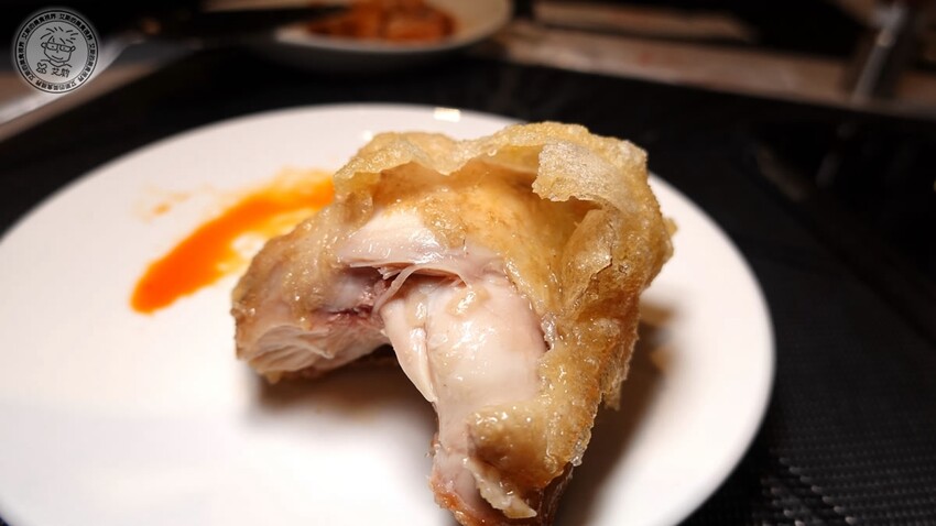 【 米蘭炸雞 】（再訪）我心目中排前三名的炸雞，皮脆肉嫩多汁很久不吃真的會想念．還有特級俄羅斯白鱘魚子