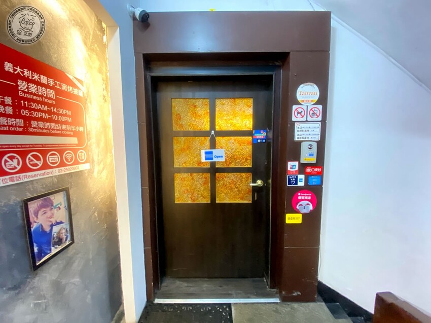 【 米蘭炸雞 】（再訪）我心目中排前三名的炸雞，皮脆肉嫩多汁很久不吃真的會想念．還有特級俄羅斯白鱘魚子