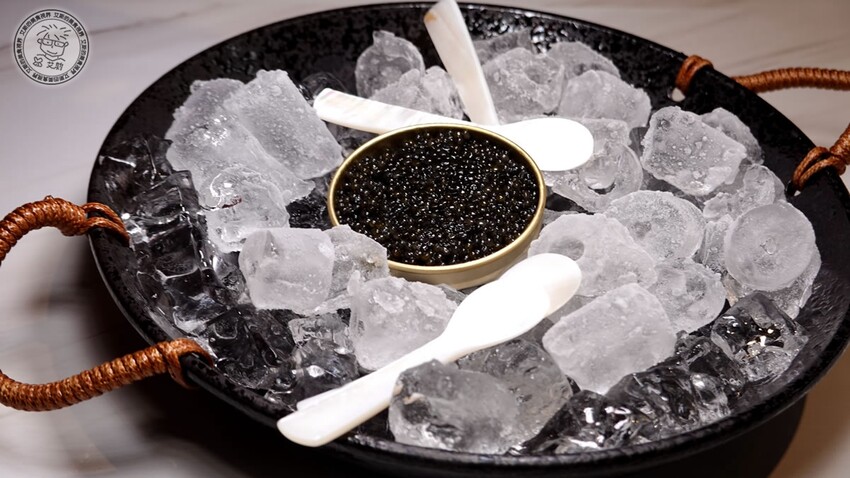 【 米蘭炸雞 】（再訪）我心目中排前三名的炸雞，皮脆肉嫩多汁很久不吃真的會想念．還有特級俄羅斯白鱘魚子