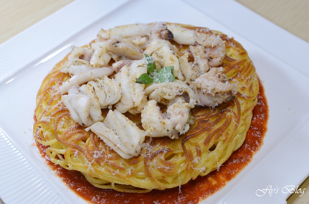 義大利米蘭手工窯烤披薩，馬卡龍披薩太奢侈了啦，好看又好吃！