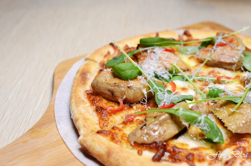 義大利米蘭手工窯烤披薩，馬卡龍披薩太奢侈了啦，好看又好吃！