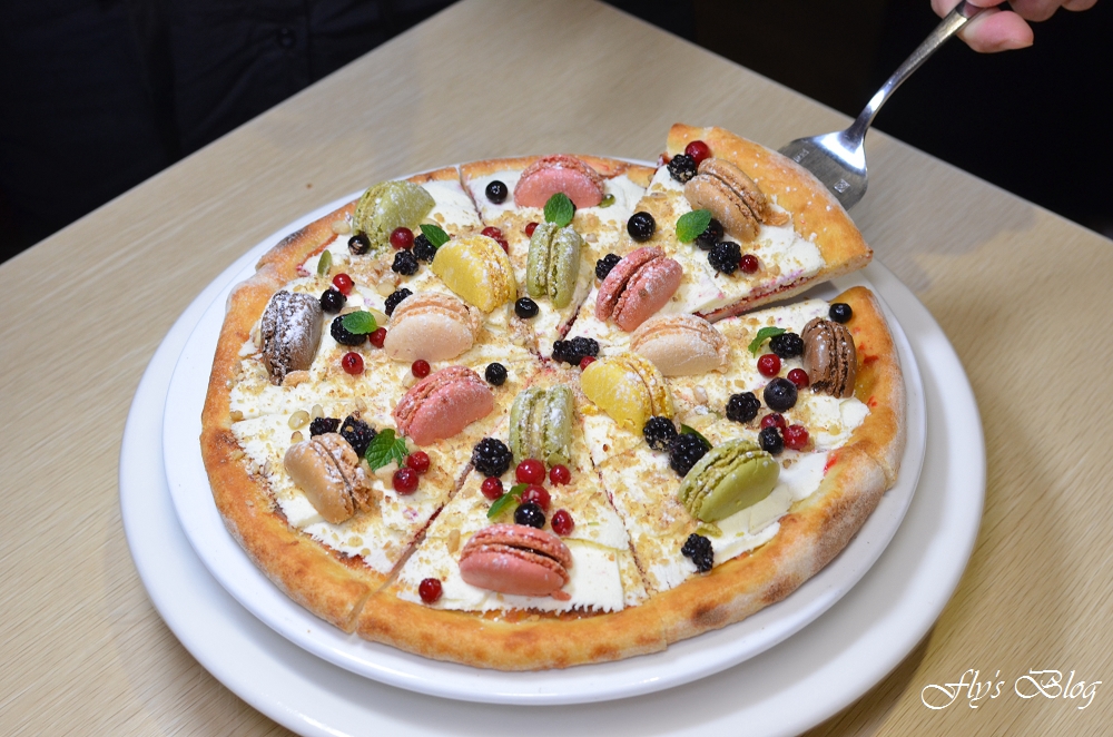 義大利米蘭手工窯烤披薩，馬卡龍披薩太奢侈了啦，好看又好吃！