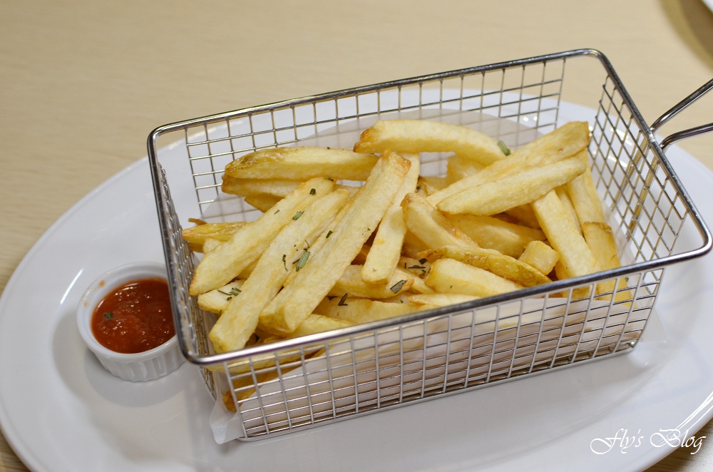 義大利米蘭手工窯烤披薩，馬卡龍披薩太奢侈了啦，好看又好吃！