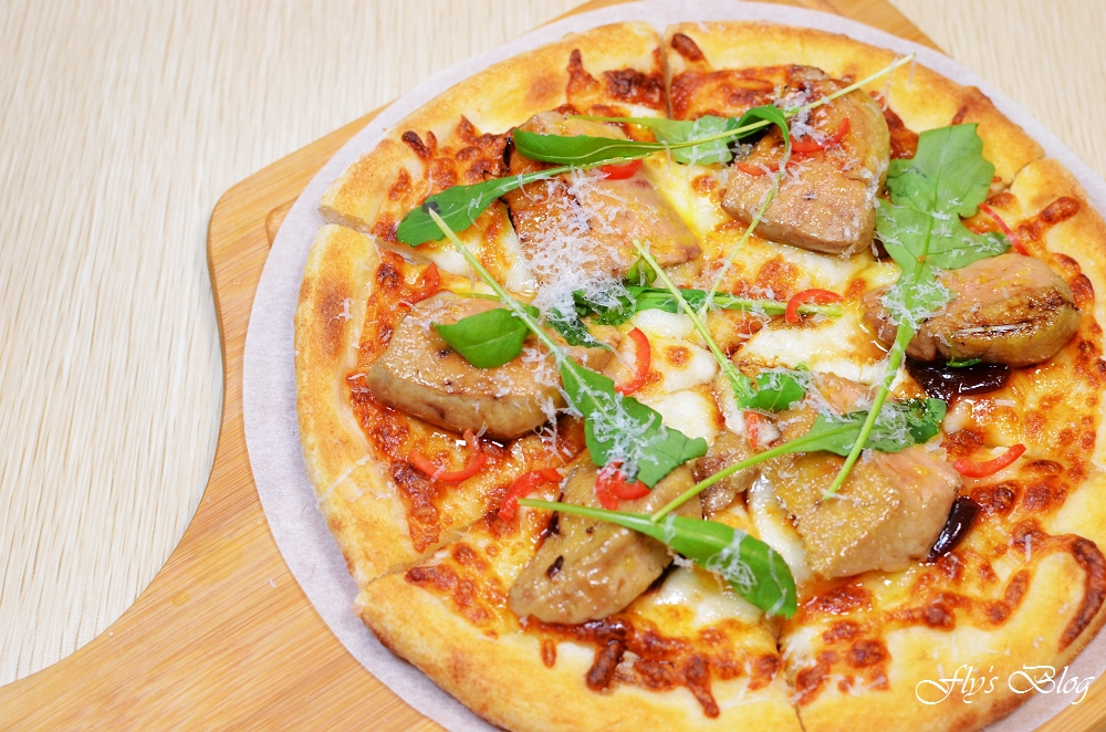 義大利米蘭手工窯烤披薩，馬卡龍披薩太奢侈了啦，好看又好吃！