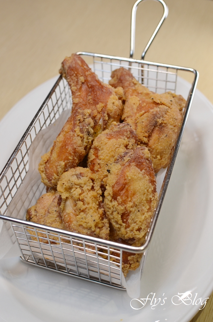 義大利米蘭手工窯烤披薩，馬卡龍披薩太奢侈了啦，好看又好吃！