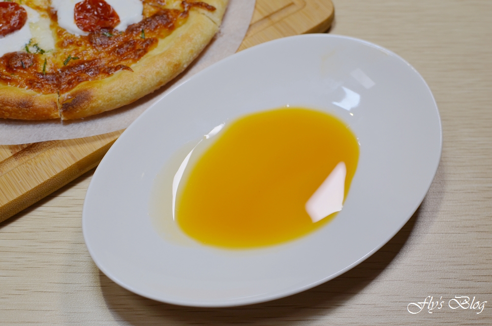 義大利米蘭手工窯烤披薩，馬卡龍披薩太奢侈了啦，好看又好吃！