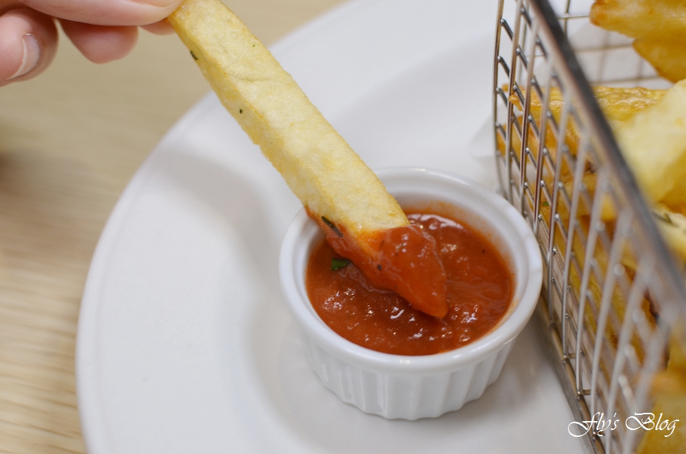 義大利米蘭手工窯烤披薩，馬卡龍披薩太奢侈了啦，好看又好吃！