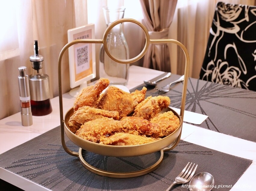 義大利米蘭手工窯烤披薩Milano Pizzeria~披薩不再只有熱熱吃的選項,冷冷吃也很歐伊西,炸雞榮登我心目中