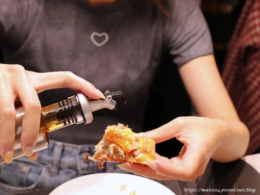 義大利米蘭手工窯烤披薩Milano Pizzeria~披薩不再只有熱熱吃的選項,冷冷吃也很歐伊西,炸雞榮登我心目中