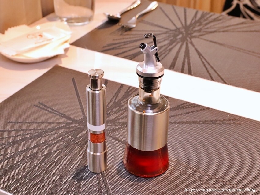 義大利米蘭手工窯烤披薩Milano Pizzeria~披薩不再只有熱熱吃的選項,冷冷吃也很歐伊西,炸雞榮登我心目中