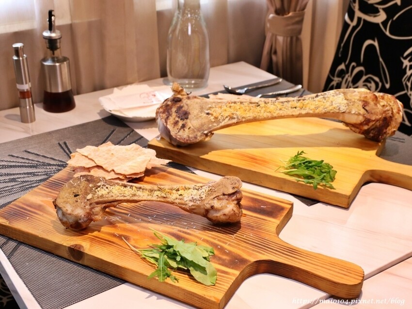 義大利米蘭手工窯烤披薩Milano Pizzeria~披薩不再只有熱熱吃的選項,冷冷吃也很歐伊西,炸雞榮登我心目中