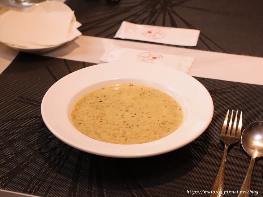 義大利米蘭手工窯烤披薩Milano Pizzeria~披薩不再只有熱熱吃的選項,冷冷吃也很歐伊西,炸雞榮登我心目中