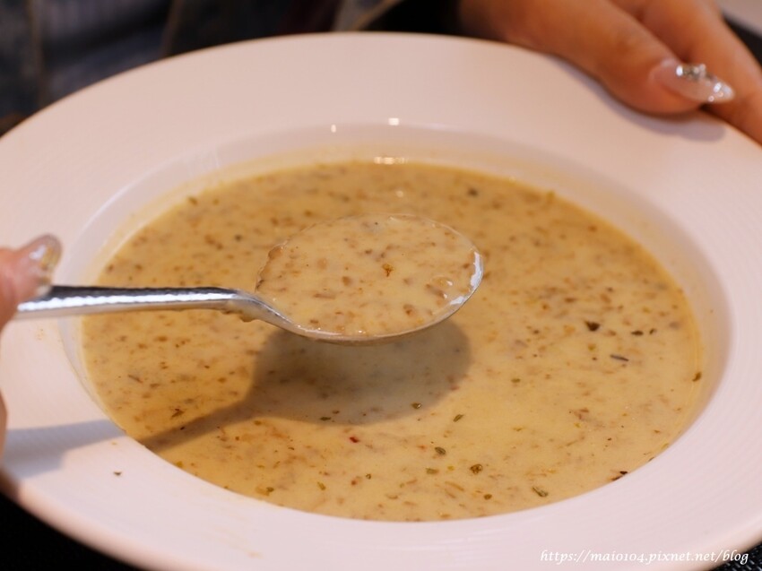 義大利米蘭手工窯烤披薩Milano Pizzeria~披薩不再只有熱熱吃的選項,冷冷吃也很歐伊西,炸雞榮登我心目中