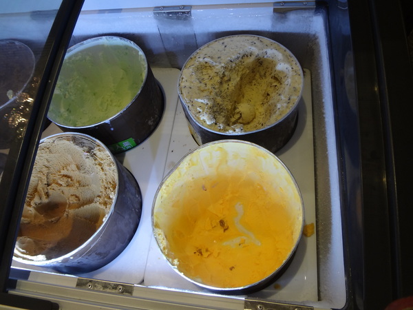 鍋神日式涮涮鍋(台中逢甲旗艦店)：1021026[官本金文愛台灣口碑券第十彈]星爺有箱神小官有鍋神CP值超級高且無敵爆好吃的鍋神日式涮涮鍋(台中逢甲旗艦店)