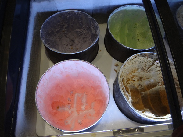 鍋神日式涮涮鍋(台中逢甲旗艦店)：1021026[官本金文愛台灣口碑券第十彈]星爺有箱神小官有鍋神CP值超級高且無敵爆好吃的鍋神日式涮涮鍋(台中逢甲旗艦店)