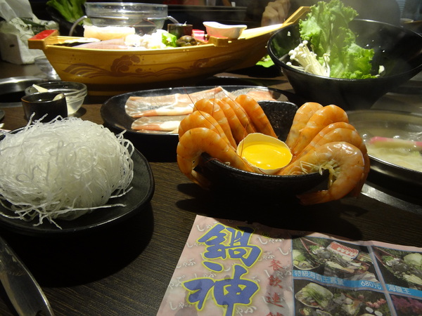 鍋神日式涮涮鍋(台中逢甲旗艦店)：1021026[官本金文愛台灣口碑券第十彈]星爺有箱神小官有鍋神CP值超級高且無敵爆好吃的鍋神日式涮涮鍋(台中逢甲旗艦店)