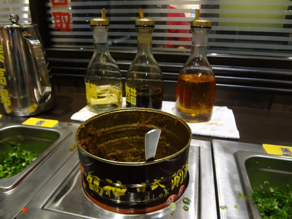 鍋神日式涮涮鍋(台中逢甲旗艦店)：1021026[官本金文愛台灣口碑券第十彈]星爺有箱神小官有鍋神CP值超級高且無敵爆好吃的鍋神日式涮涮鍋(台中逢甲旗艦店)