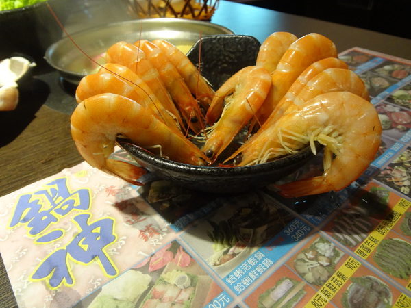 鍋神日式涮涮鍋(台中逢甲旗艦店)：1021026[官本金文愛台灣口碑券第十彈]星爺有箱神小官有鍋神CP值超級高且無敵爆好吃的鍋神日式涮涮鍋(台中逢甲旗艦店)