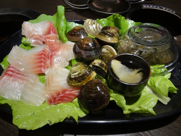 鍋神日式涮涮鍋(台中逢甲旗艦店)：1021026[官本金文愛台灣口碑券第十彈]星爺有箱神小官有鍋神CP值超級高且無敵爆好吃的鍋神日式涮涮鍋(台中逢甲旗艦店)