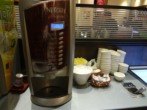 鍋神日式涮涮鍋(台中逢甲旗艦店)：1021026[官本金文愛台灣口碑券第十彈]星爺有箱神小官有鍋神CP值超級高且無敵爆好吃的鍋神日式涮涮鍋(台中逢甲旗艦店)