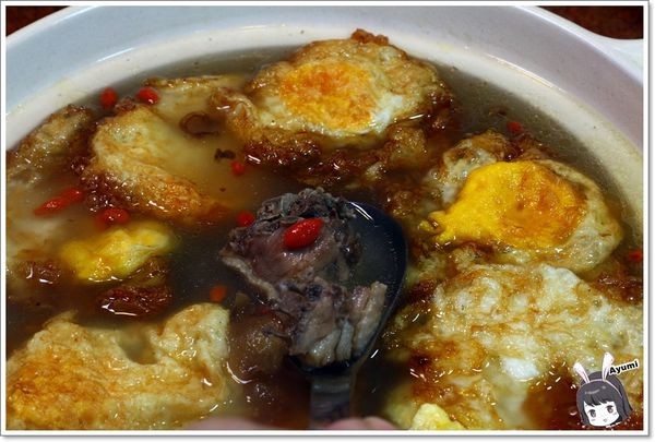 寧波風味小館：[食記]►台中北區◄寧菠小館/家傳香酥道口燒雞/首獎黃金竹筍糕/麻油雞酒蛋鍋/鳳梨水果醋溜魚/花漾台中彩虹米香燜飯/大甲雪花芋頭拔絲