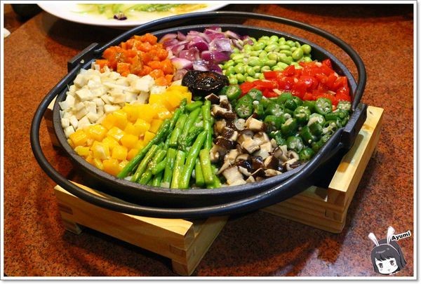 寧波風味小館：[食記]►台中北區◄寧菠小館/家傳香酥道口燒雞/首獎黃金竹筍糕/麻油雞酒蛋鍋/鳳梨水果醋溜魚/花漾台中彩虹米香燜飯/大甲雪花芋頭拔絲