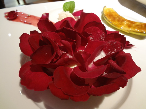 CV黑色天使蛋糕精品店：1021116[官本金文愛台灣口碑券第16彈]CV黑色天使蛋糕精品店魔術師極致華麗的甜點饗宴讀你讀你心想吃什麼BLACK ANGEL