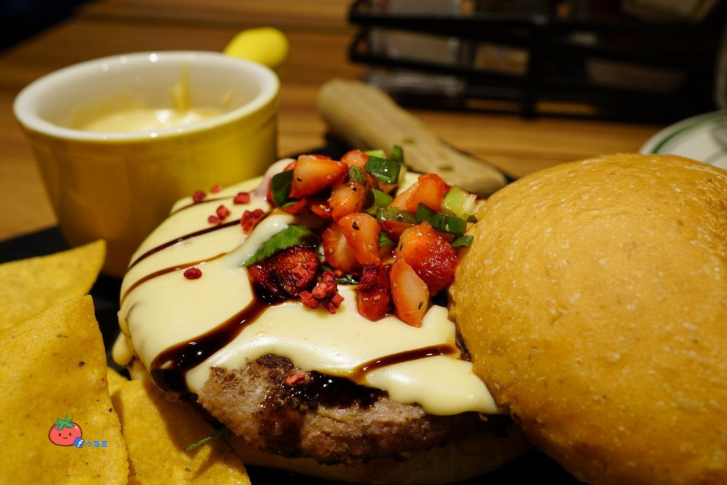 信義區ATT美食 漢堡 樂子 THE DINNER