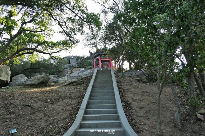 旅遊。金門★風光明媚的古崗湖風景區 登梁山觀止一覽古崗湖全貌 - 妮妮˙ˇ˙用類單記錄生活!!