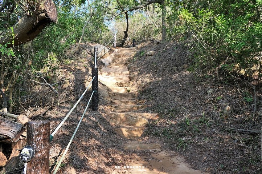 旅遊。金門★風光明媚的古崗湖風景區 登梁山觀止一覽古崗湖全貌 - 妮妮˙ˇ˙用類單記錄生活!!