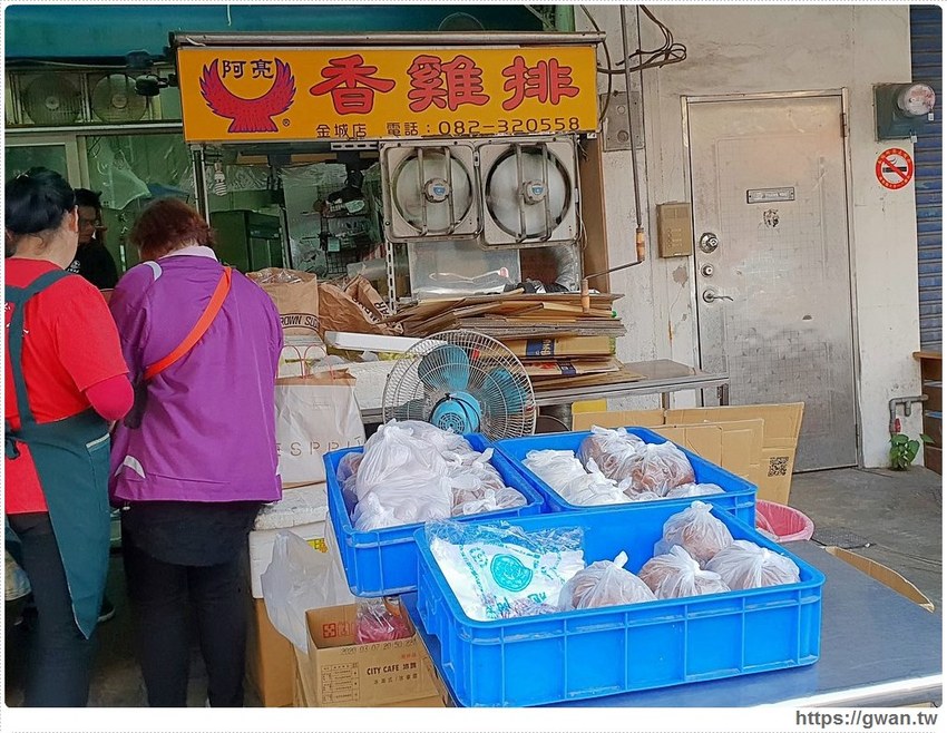 一大早就排隊，黑珍珠、披薩包，太晚來保證買不到！！