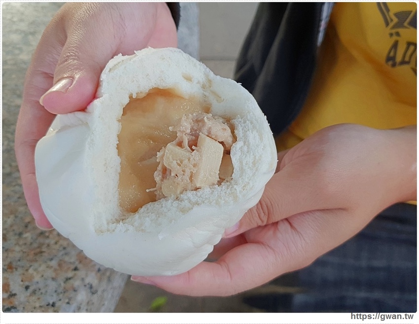 一大早就排隊，黑珍珠、披薩包，太晚來保證買不到！！