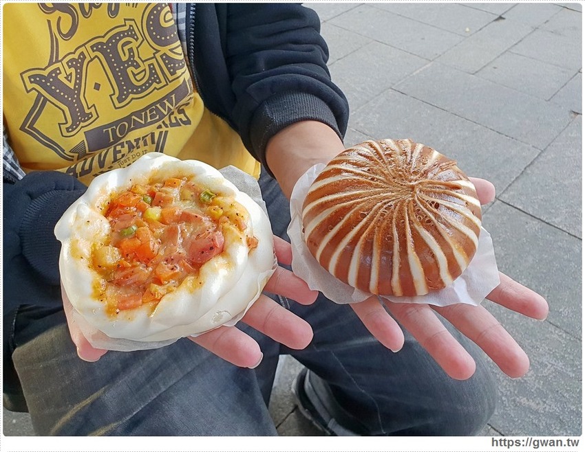 一大早就排隊，黑珍珠、披薩包，太晚來保證買不到！！