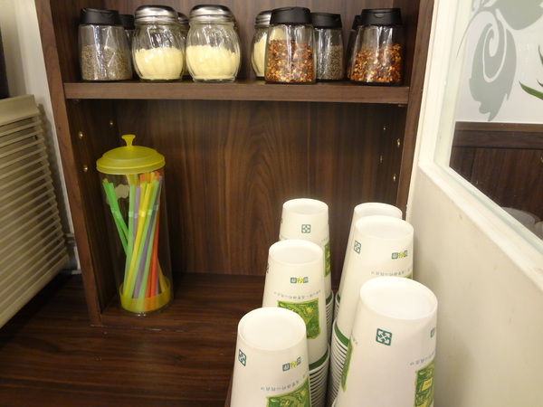 亞丁尼義式麵屋：1021124[官本金文愛台灣口碑券第17彈]亞丁尼義式麵屋整盤麵比月亮還大難怪史努比都住進來不想走