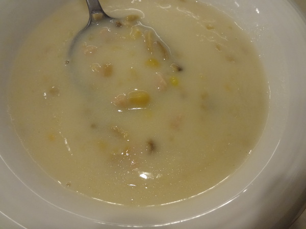 亞丁尼義式麵屋：1021124[官本金文愛台灣口碑券第17彈]亞丁尼義式麵屋整盤麵比月亮還大難怪史努比都住進來不想走