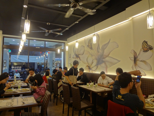 亞丁尼義式麵屋：1021124[官本金文愛台灣口碑券第17彈]亞丁尼義式麵屋整盤麵比月亮還大難怪史努比都住進來不想走