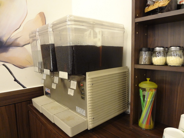 亞丁尼義式麵屋：1021124[官本金文愛台灣口碑券第17彈]亞丁尼義式麵屋整盤麵比月亮還大難怪史努比都住進來不想走