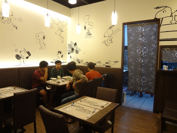 亞丁尼義式麵屋：1021124[官本金文愛台灣口碑券第17彈]亞丁尼義式麵屋整盤麵比月亮還大難怪史努比都住進來不想走