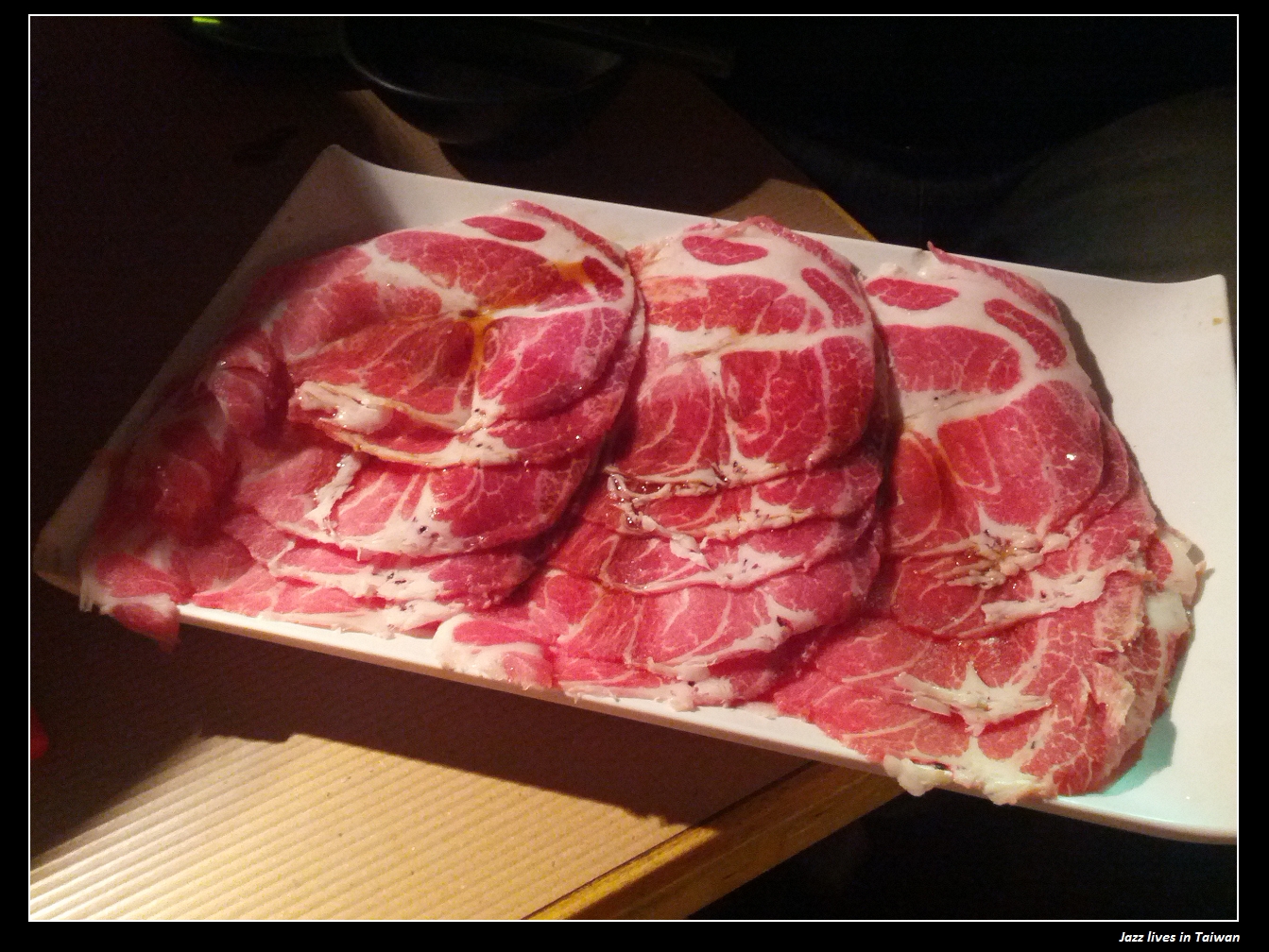 [三兩炭火燒肉]真真正正的炭火燒肉, 但是火沒有很旺, 烤得很慢, 吃不飽...