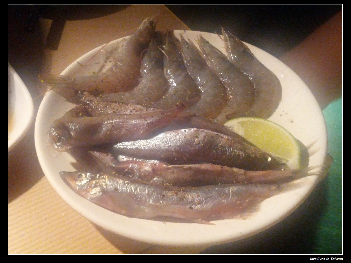 [三兩炭火燒肉]真真正正的炭火燒肉, 但是火沒有很旺, 烤得很慢, 吃不飽...