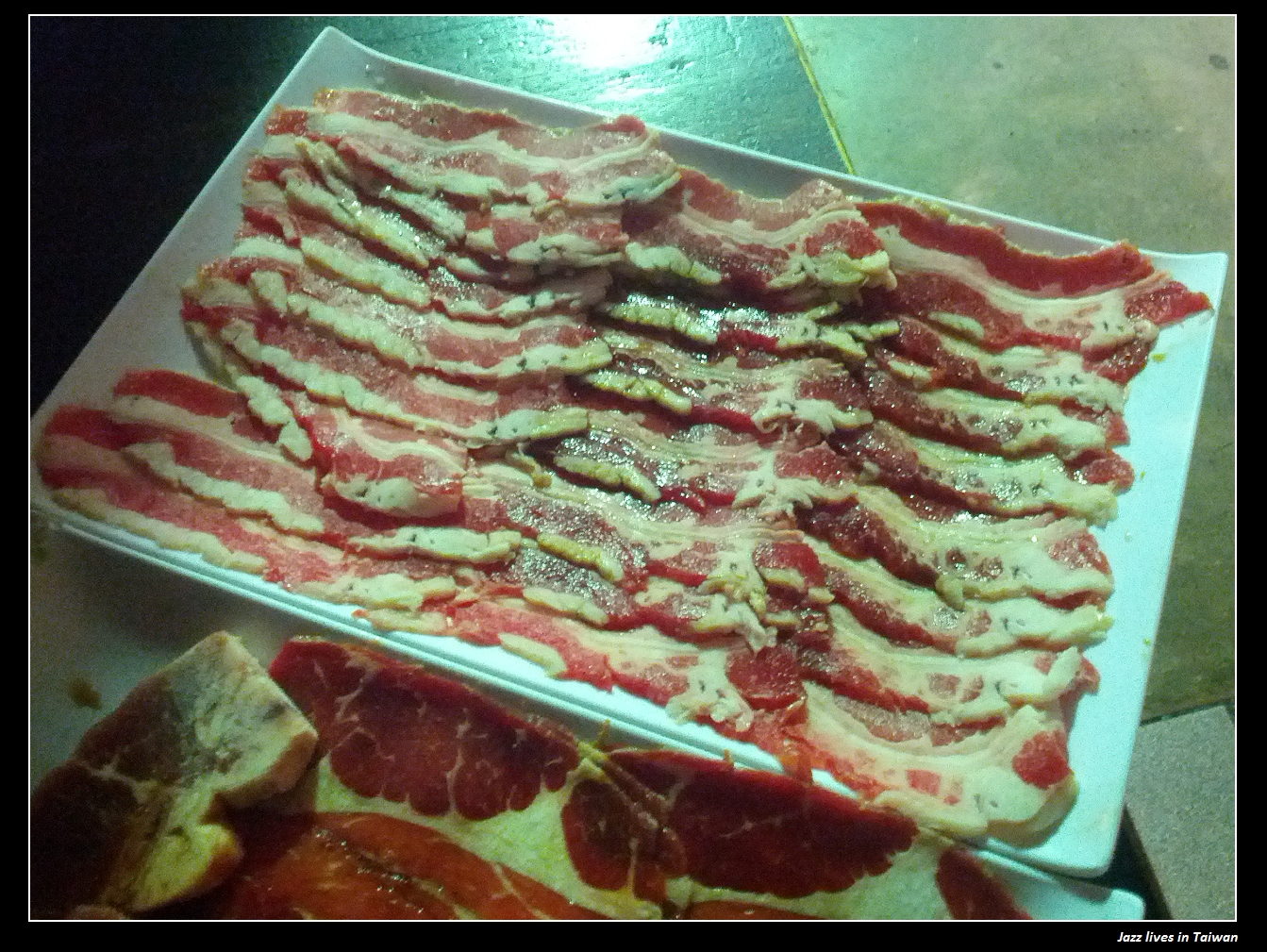 [三兩炭火燒肉]真真正正的炭火燒肉, 但是火沒有很旺, 烤得很慢, 吃不飽...