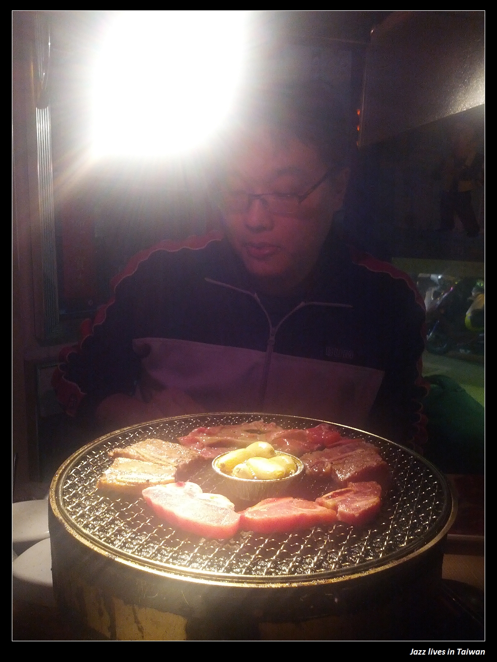 [三兩炭火燒肉]真真正正的炭火燒肉, 但是火沒有很旺, 烤得很慢, 吃不飽...