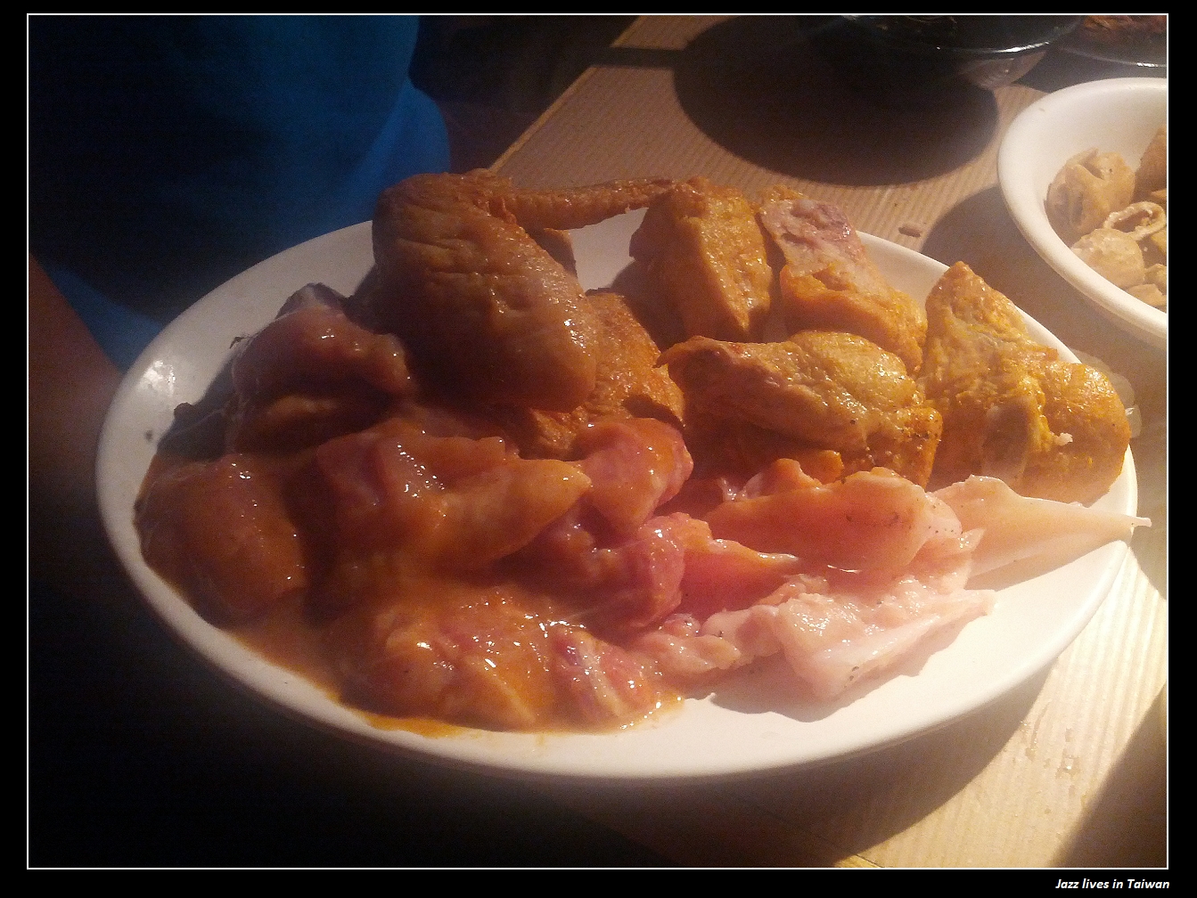 [三兩炭火燒肉]真真正正的炭火燒肉, 但是火沒有很旺, 烤得很慢, 吃不飽...