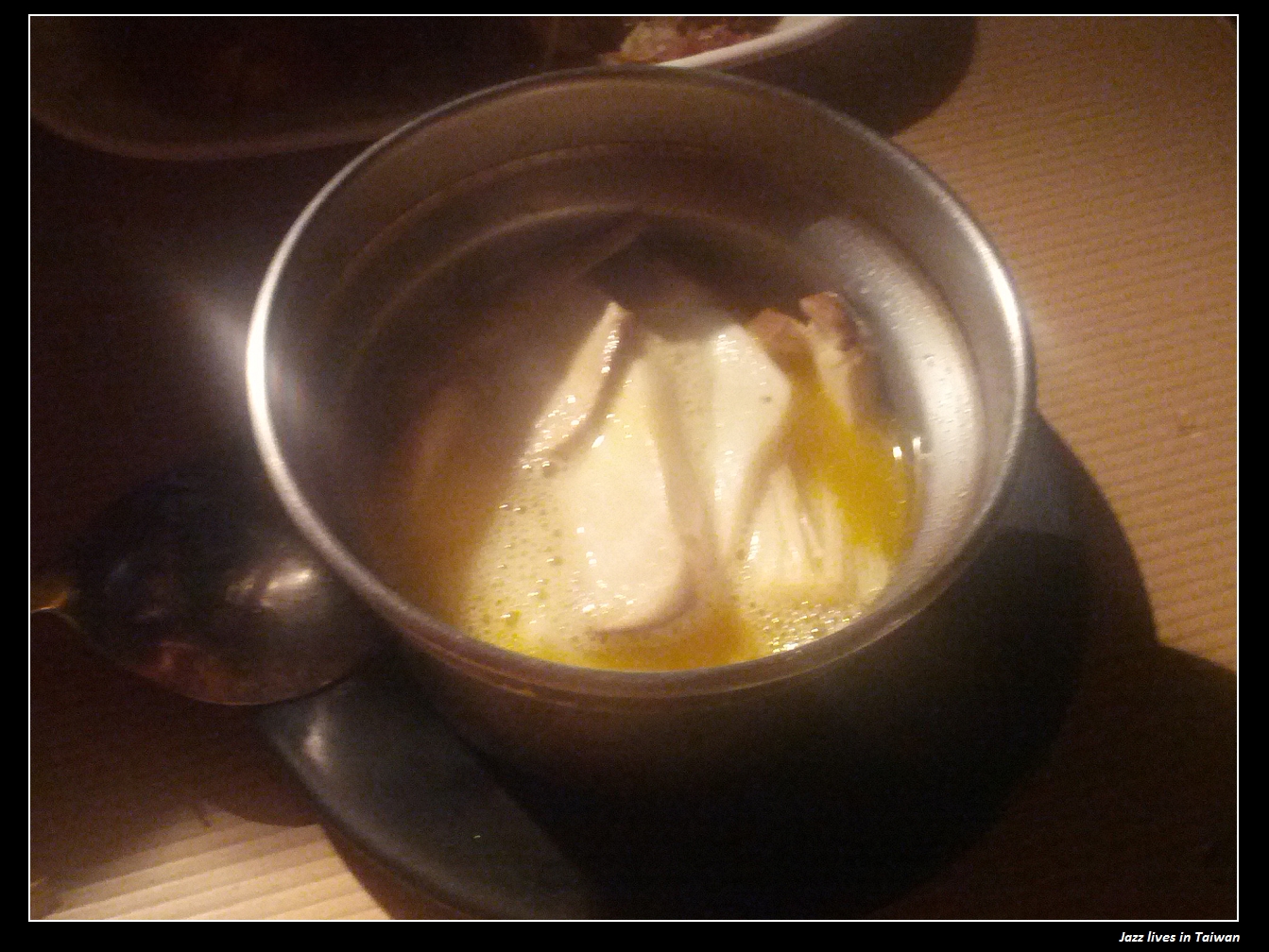 [三兩炭火燒肉]真真正正的炭火燒肉, 但是火沒有很旺, 烤得很慢, 吃不飽...