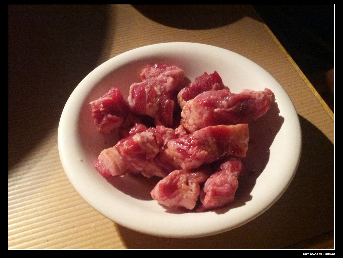 [三兩炭火燒肉]真真正正的炭火燒肉, 但是火沒有很旺, 烤得很慢, 吃不飽...