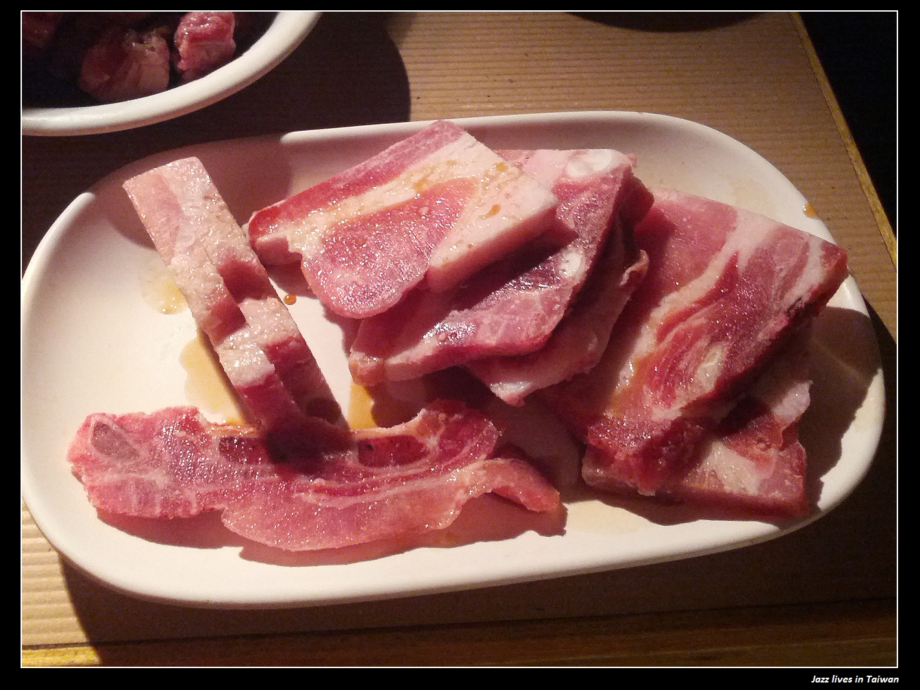 [三兩炭火燒肉]真真正正的炭火燒肉, 但是火沒有很旺, 烤得很慢, 吃不飽...