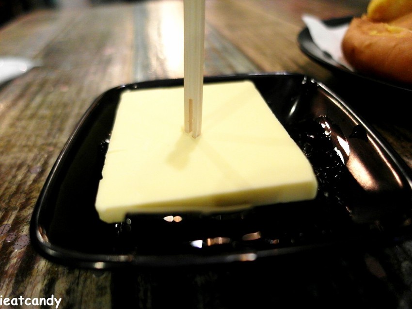 員林美食_喜喜茶室│員林火車站附近小吃,冰火菠蘿油、法蘭西多士都好罪惡阿~~ - 愛伊特candy的分享樂園